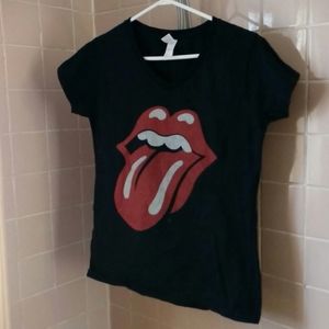 Black Rolling Stones emblem V-neck tshirt